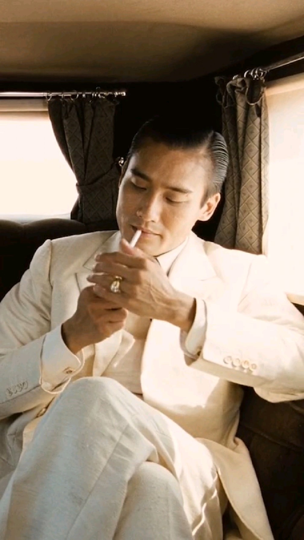 能文能武亦庄亦谐全身是戏的千面影帝永远的大众情人梁家辉