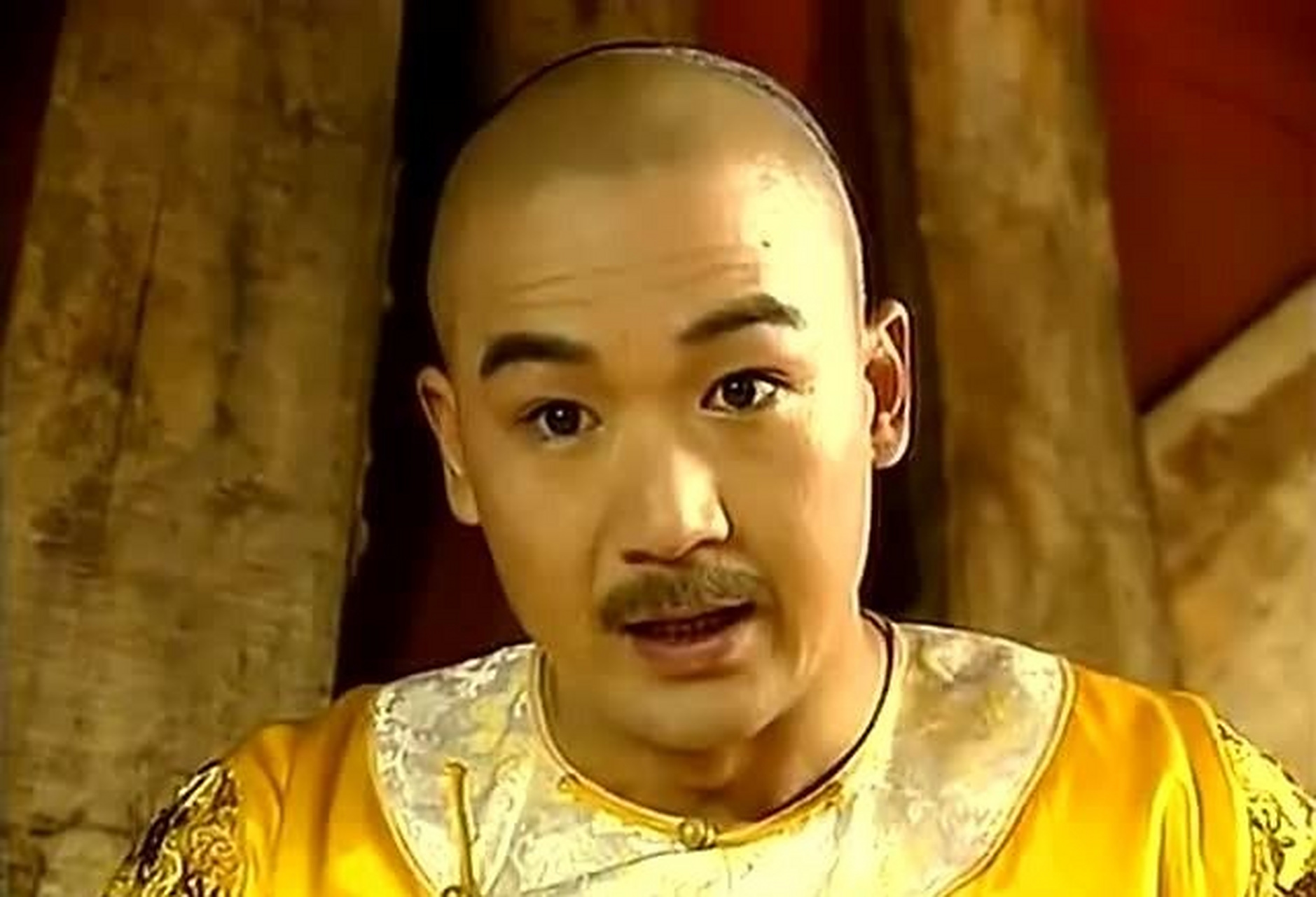 张国立脸上总带有莫名的喜感,若是演乾隆这样的风流皇帝绰绰有余,大家