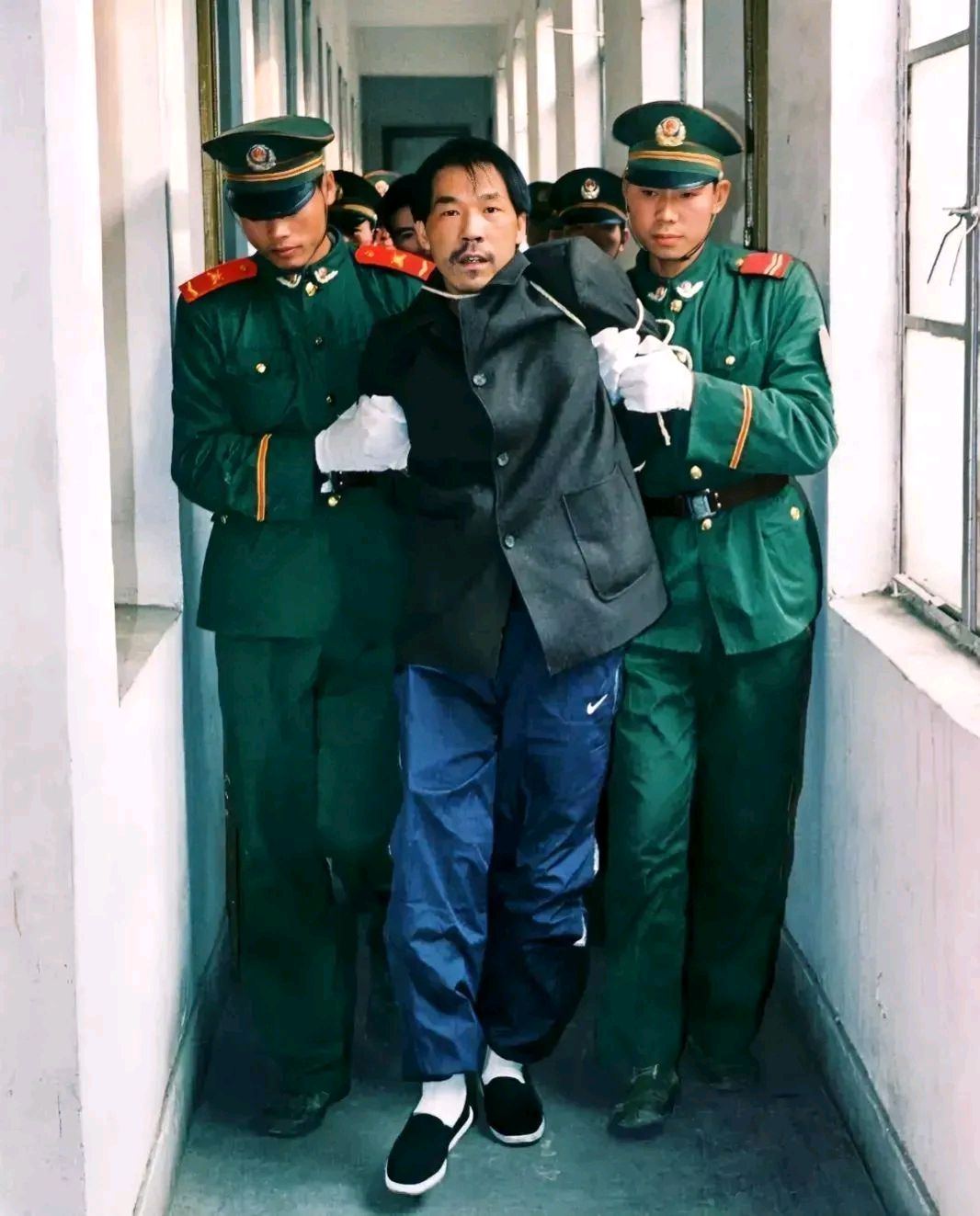 1999年,劳荣枝的同伙,"杀人恶魔"法子英,在被押去刑场的路上