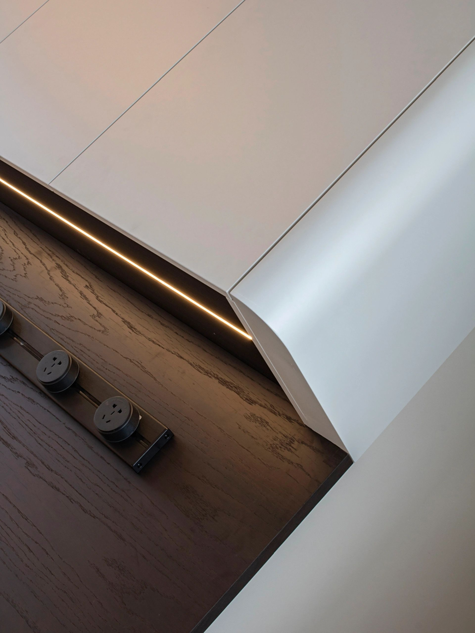 柜子拐角做圆弧,主打安全,颜值只是顺便 #家的一万种可能# #全屋定制