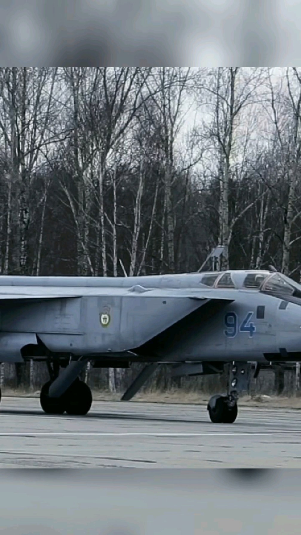 接近3倍音速的米格31截击机滑入跑道-度小视
