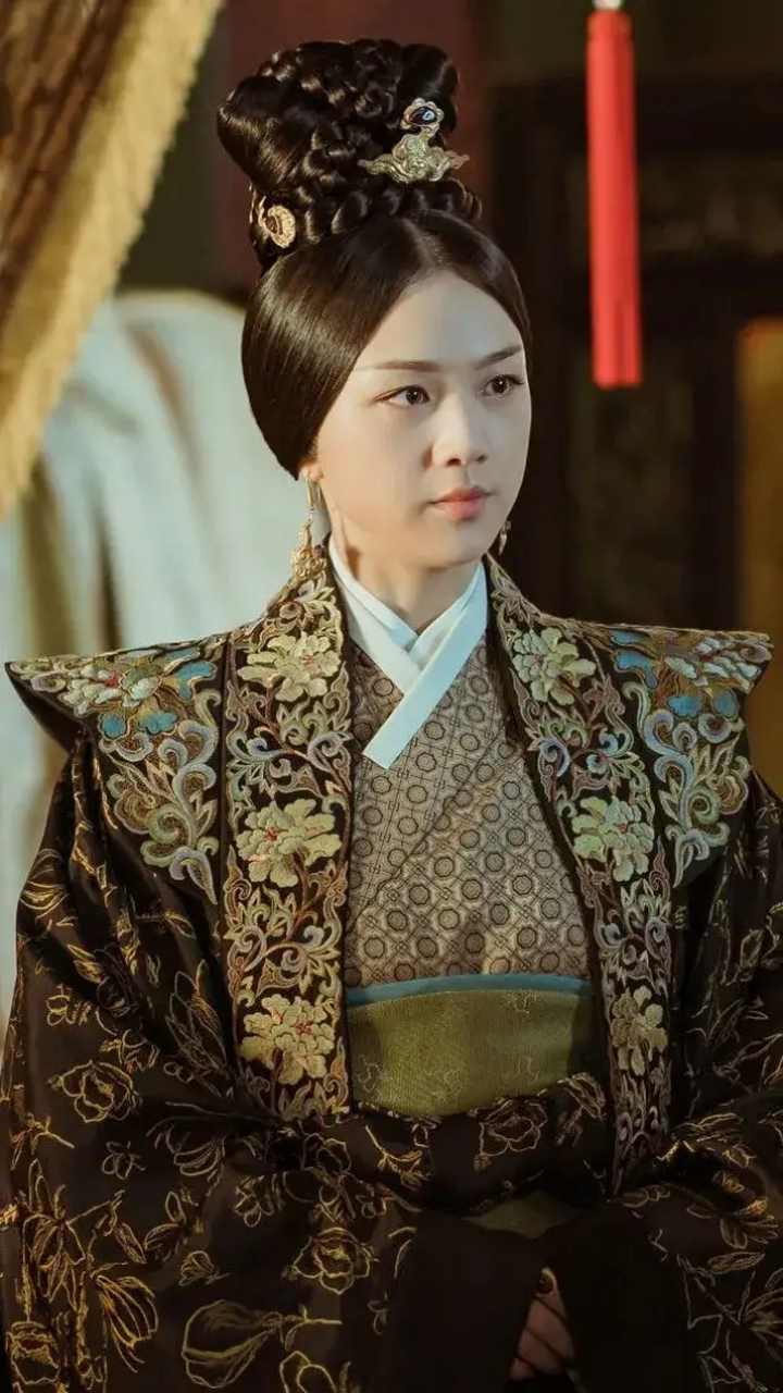 大明风华# #汤唯# 汤唯在电视剧《大明风华》里的扮相也太雍容华贵了