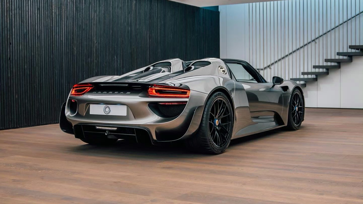 二手值1688万的保时捷918spyder,4.6升v8发动机,2.6秒破百
