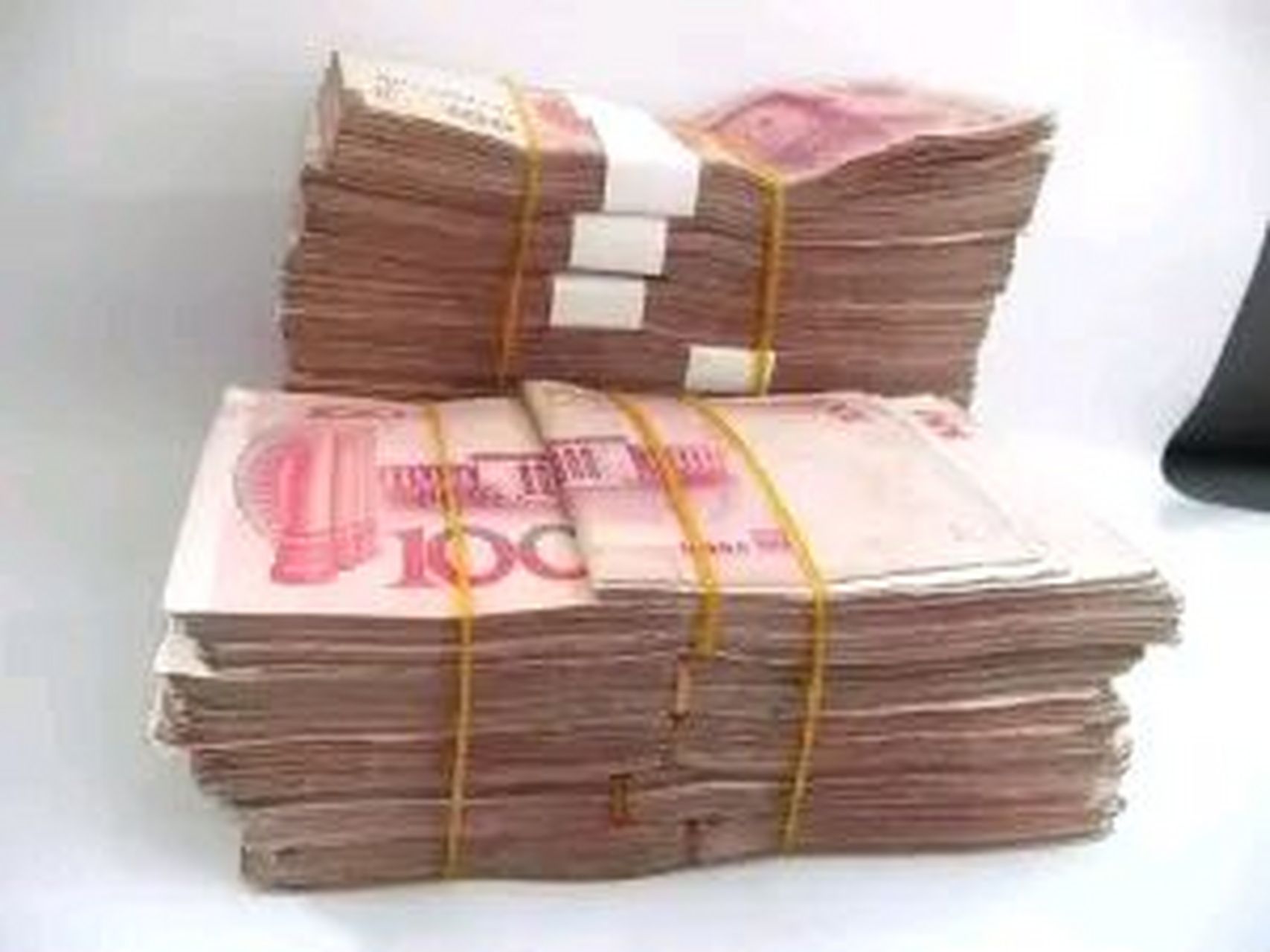 一次性给你500万跟每天给你五千块钱,直到你老去为止,傻子才会选择