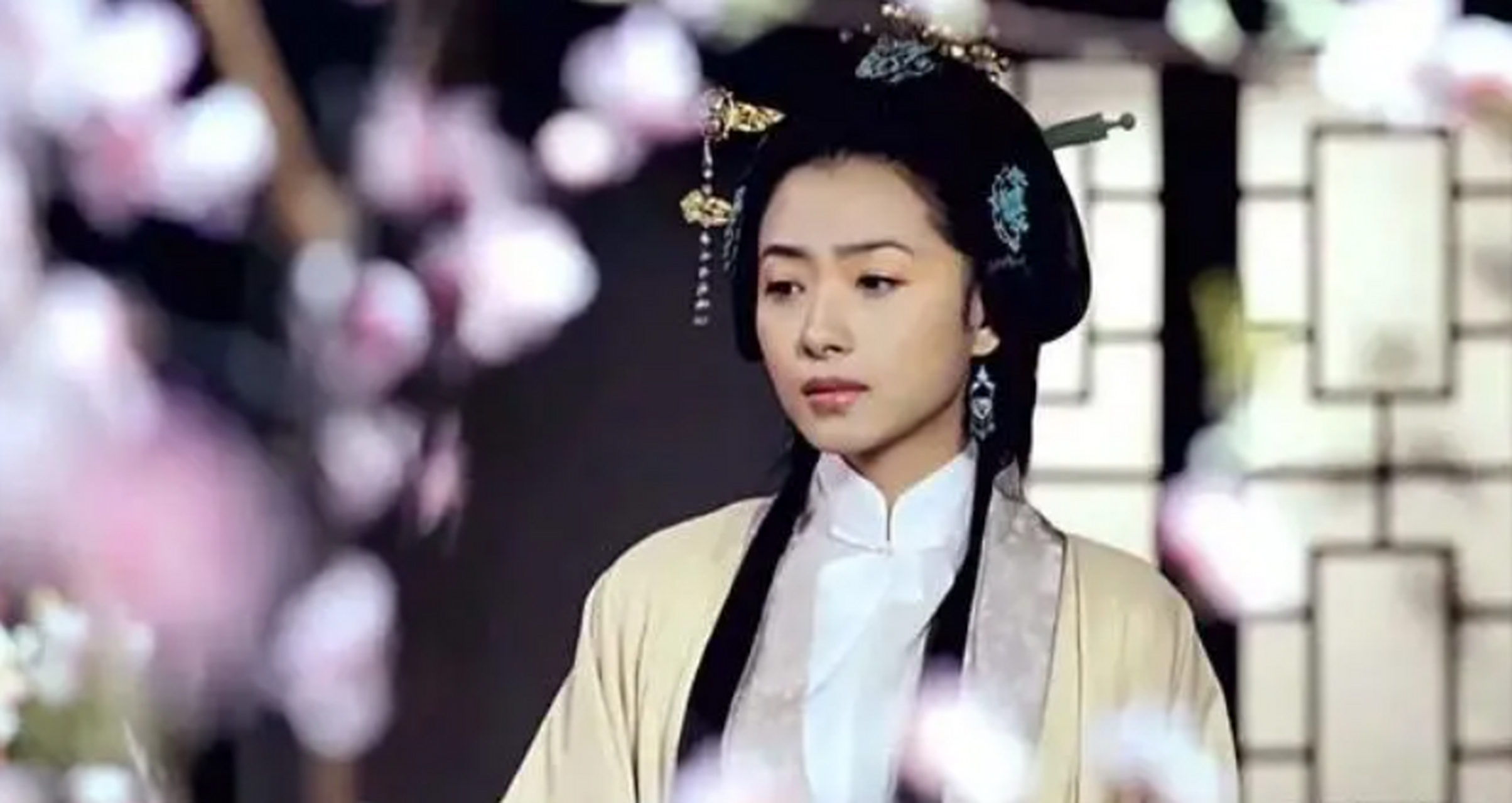 钱谦益在外为官,奈何柳如是却不守寂寞.