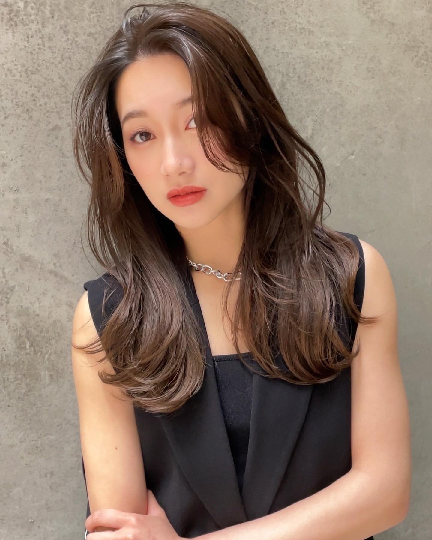 慵懒风法式烫今年最火的烫发之一长发妹子考虑一下