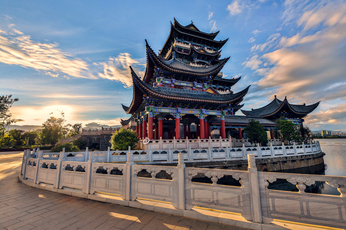 保山,位于中国云南省,是一座历史悠久,文化底蕴深厚的城市.