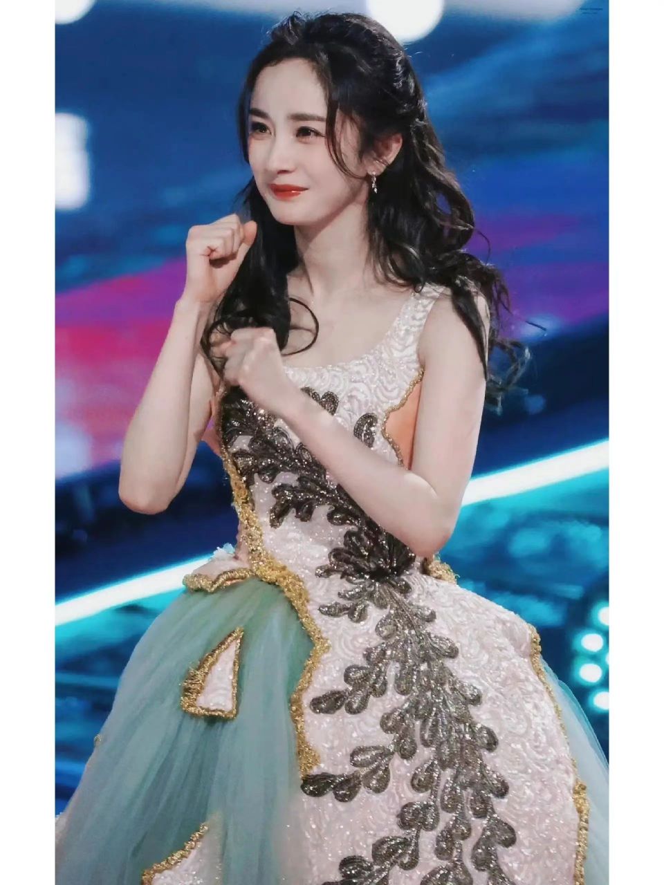 张萌现在在和金晨谈合作,双方各取所需,非常融洽.