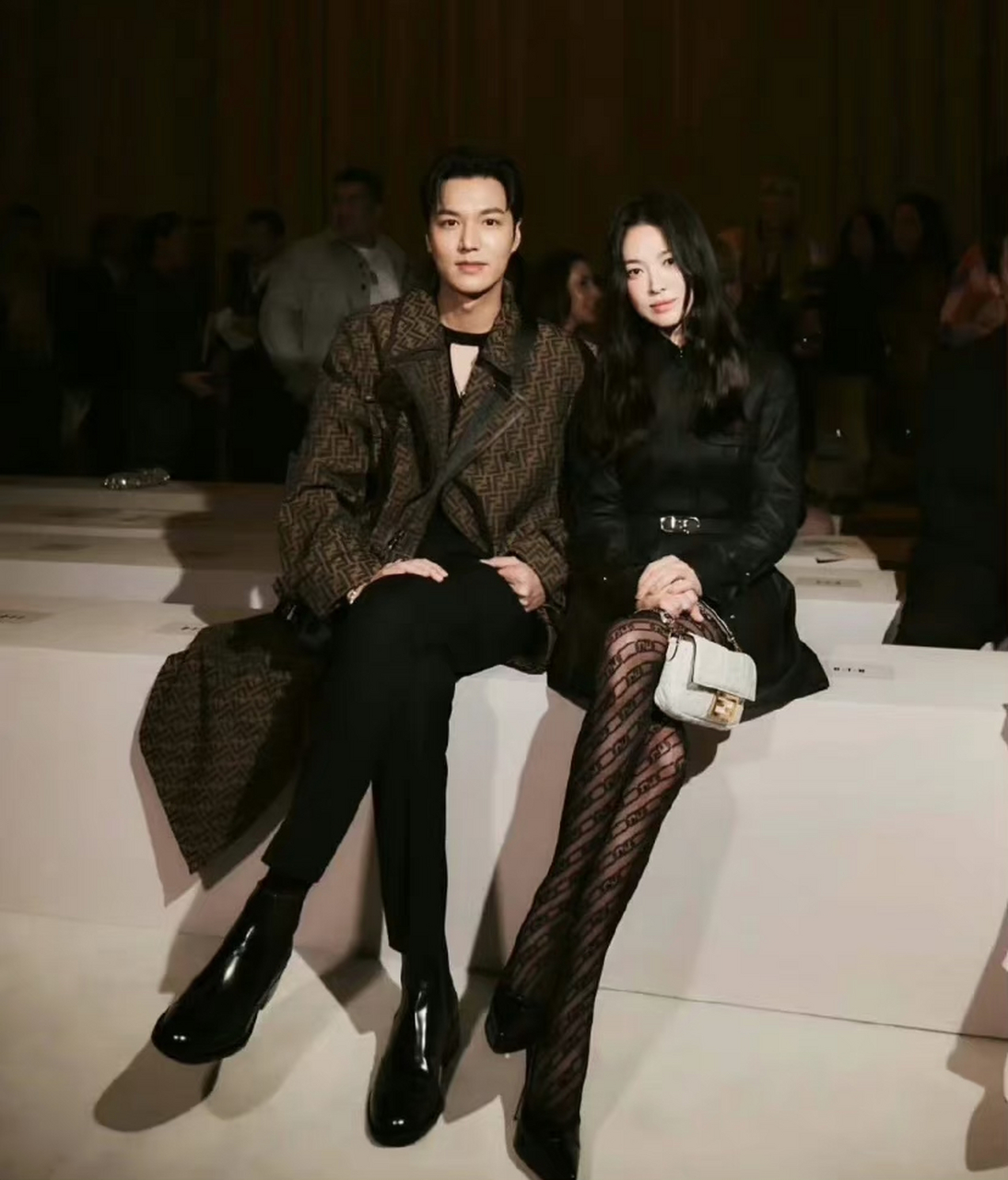 宋慧乔李敏镐同框也太有现代版权谋剧感觉了