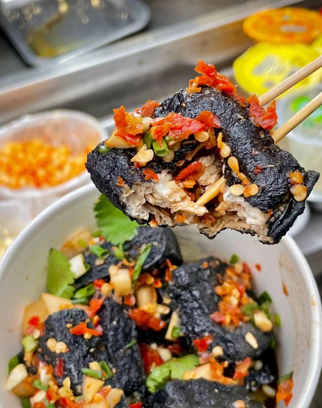 又香又臭的美味小吃-街边臭豆腐