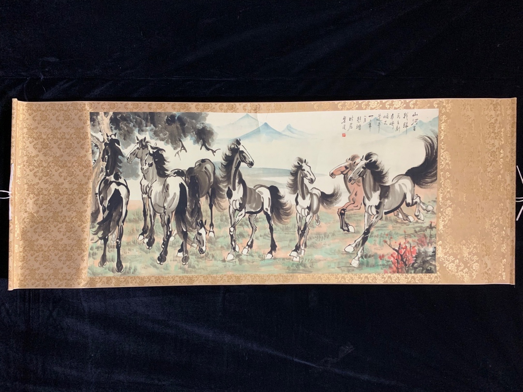 横幅长卷画 徐悲鸿《秋风八骏》 装裱尺寸:183*68/cm 画芯尺寸:127*60