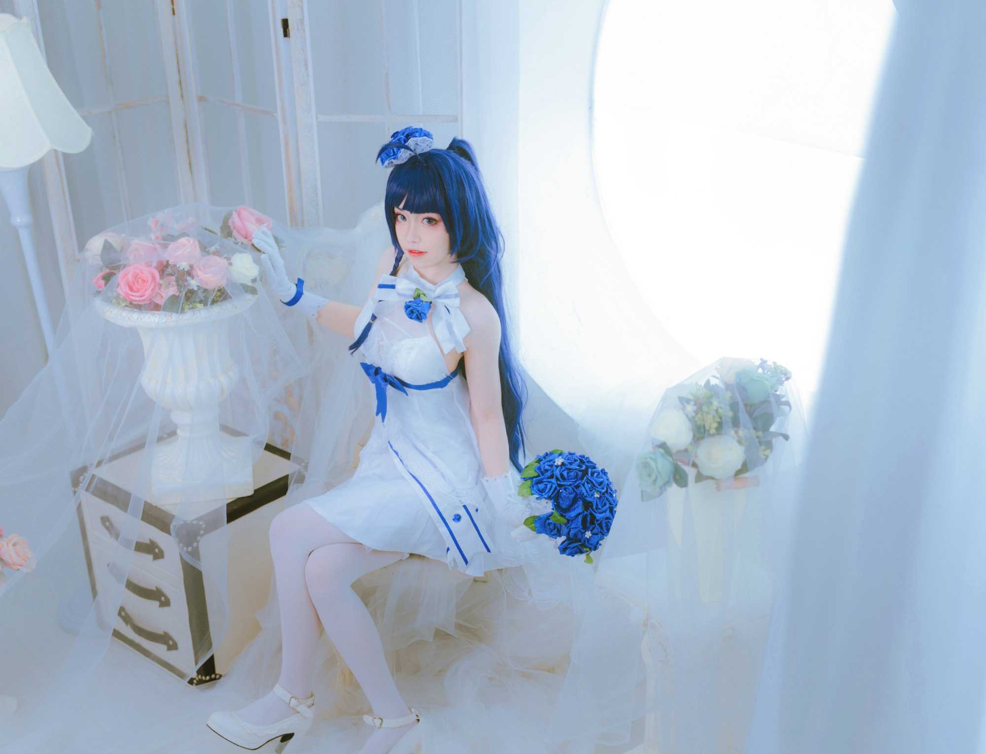 cosplay:芽衣的纯净永恒花嫁,过膝"白丝"配上白色高跟鞋,好美