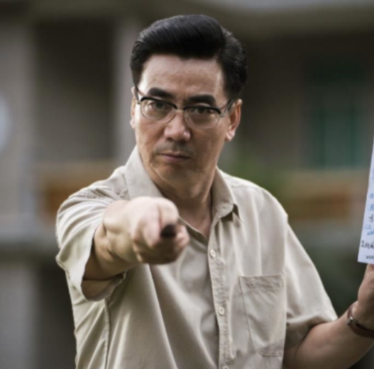 范明携妻子现身美国,参加女儿毕业典礼,范美辰白嫩貌美还是学霸