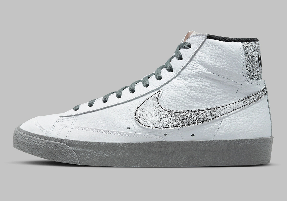 银色麦克风装点nike blazer mid 77庆祝嘻哈50岁生日
