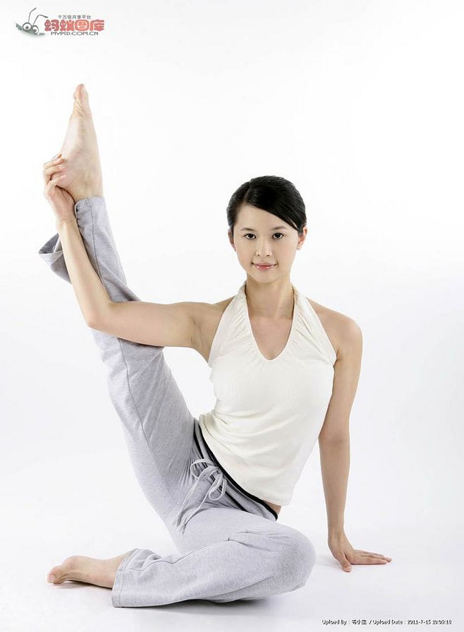 瑜伽犬式(downward facing dog pose),也被称为adho mukha svanasana