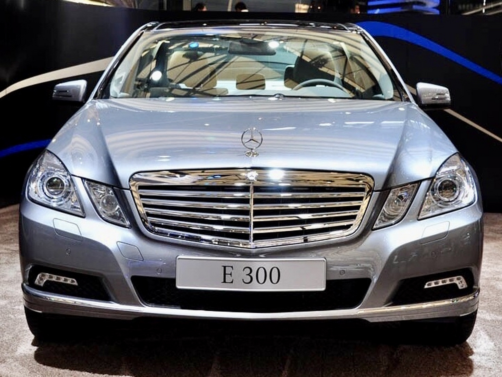 还记得当年的奔驰e300吗?虎头奔堪称一代经典!