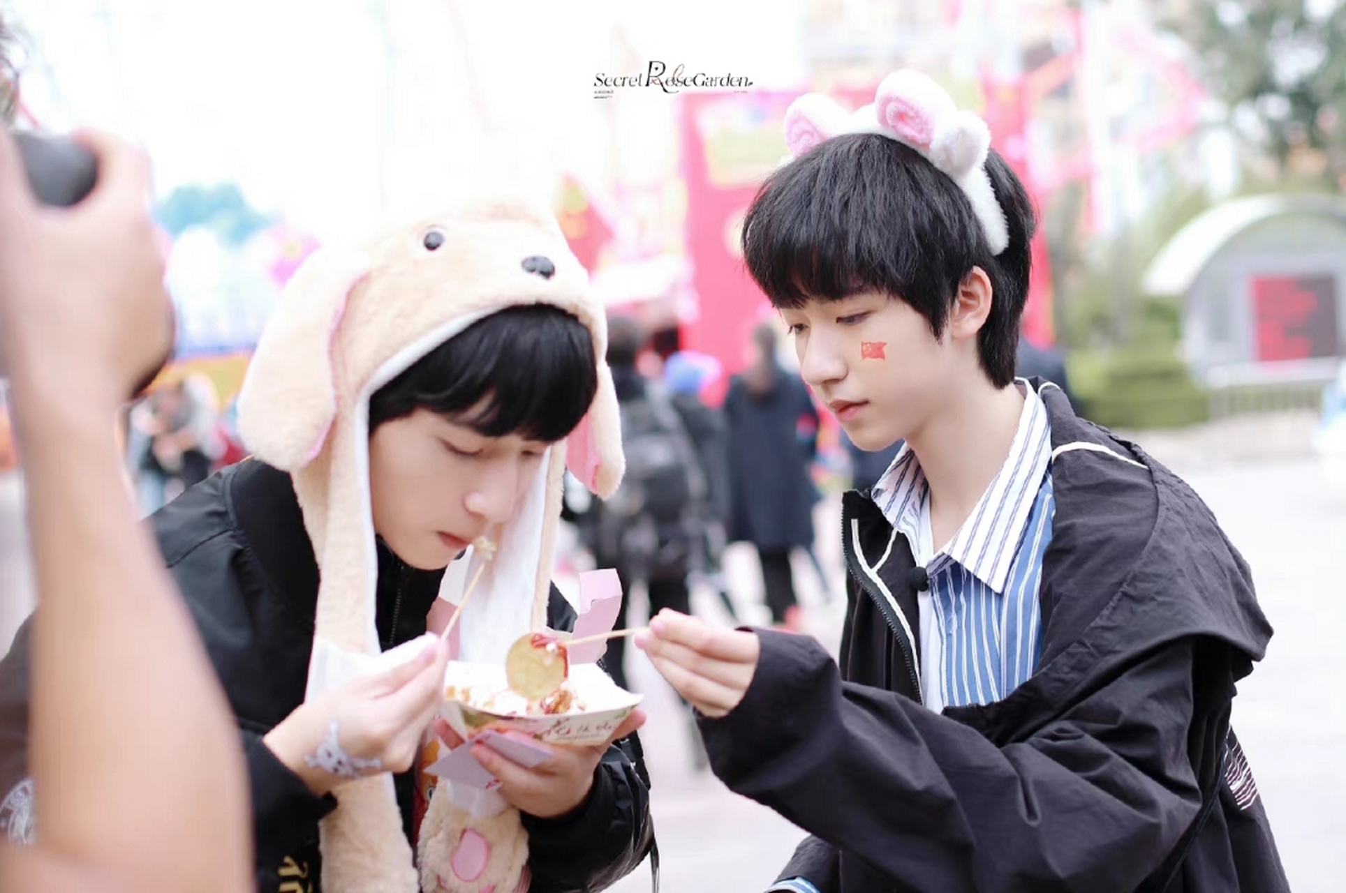 是喜欢吃章鱼烧茄脸上有章鱼烧的贺峻霖啊#时代少年团