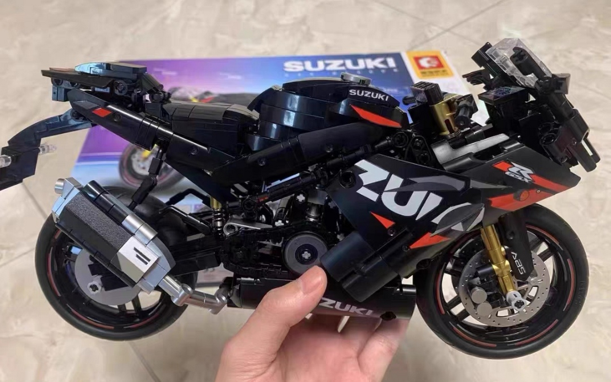 铃木gsxr1000r摩托车拼装积木模型成年高难度小颗粒益智男孩玩具!