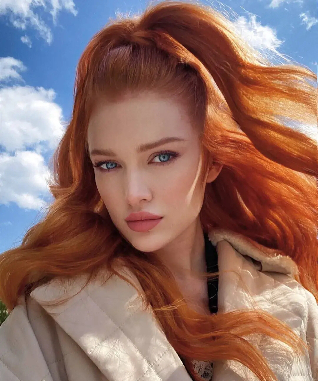 安吉丽娜·米歇尔被称为这个星球上最美丽的红头发女孩