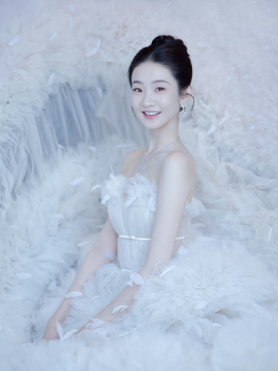 每次张艺凡出席红毯的造型都好让人惊艳啊!