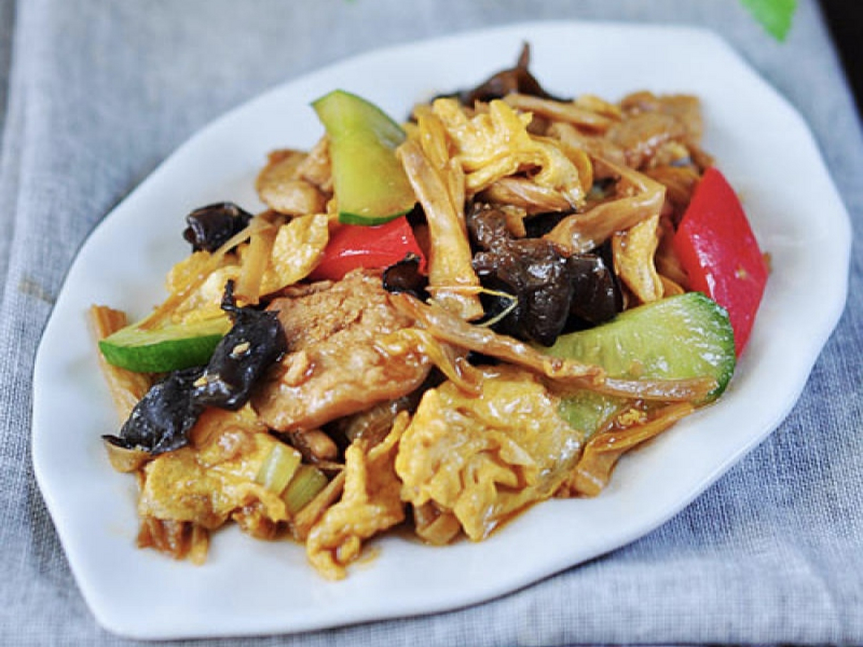 木须肉是一道非常受欢迎的中式菜肴,它的做法也非常简单.