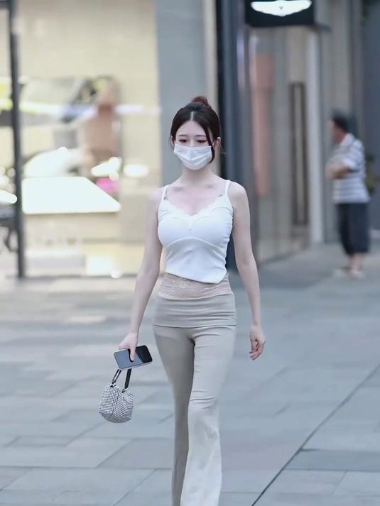 偶遇腿玩年美女,身材好颜值高,是你的理想型吗