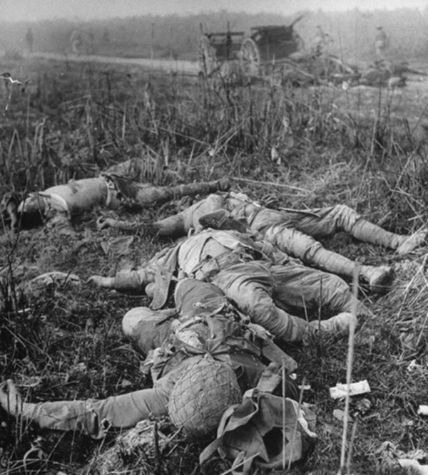 抗战瞬间:日军2000人围攻300桂军,桂军唯一重机枪打到几乎报废