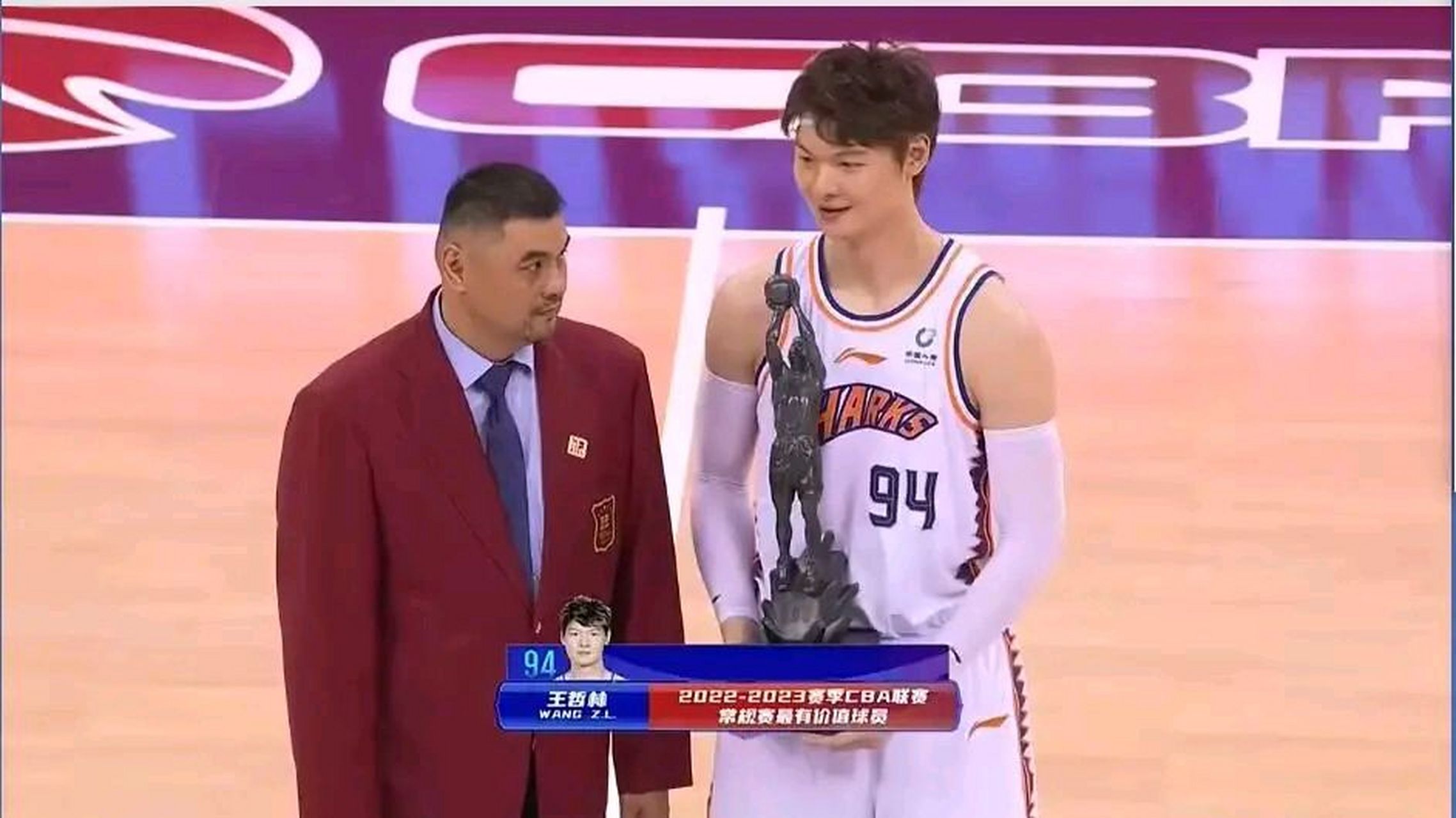 但我想说,上海队想签赵睿和周琦,但不敢赌.