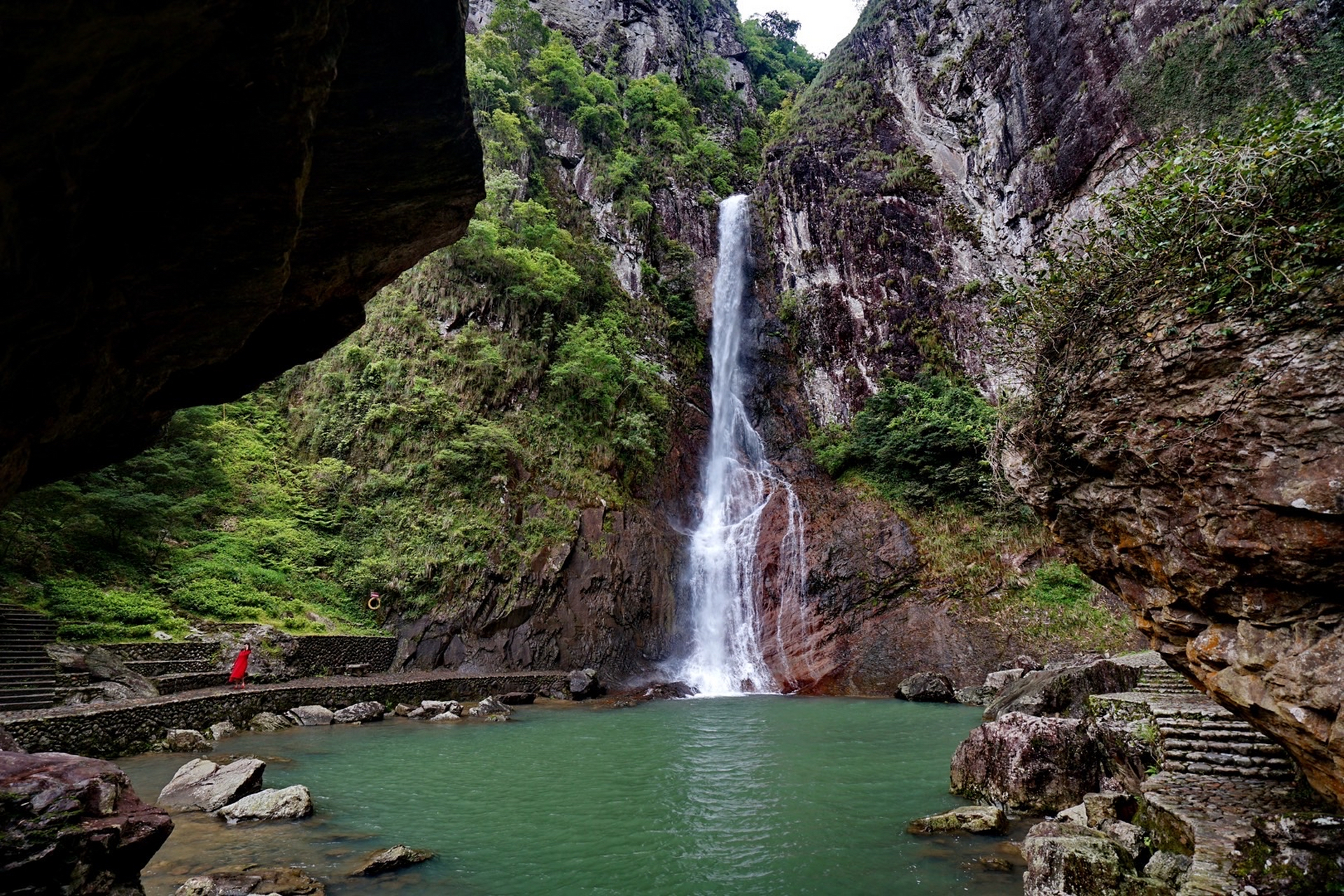 温州十大瀑布之一的永嘉书院金珠瀑,是唯一不需要爬山的瀑布,其它瀑布