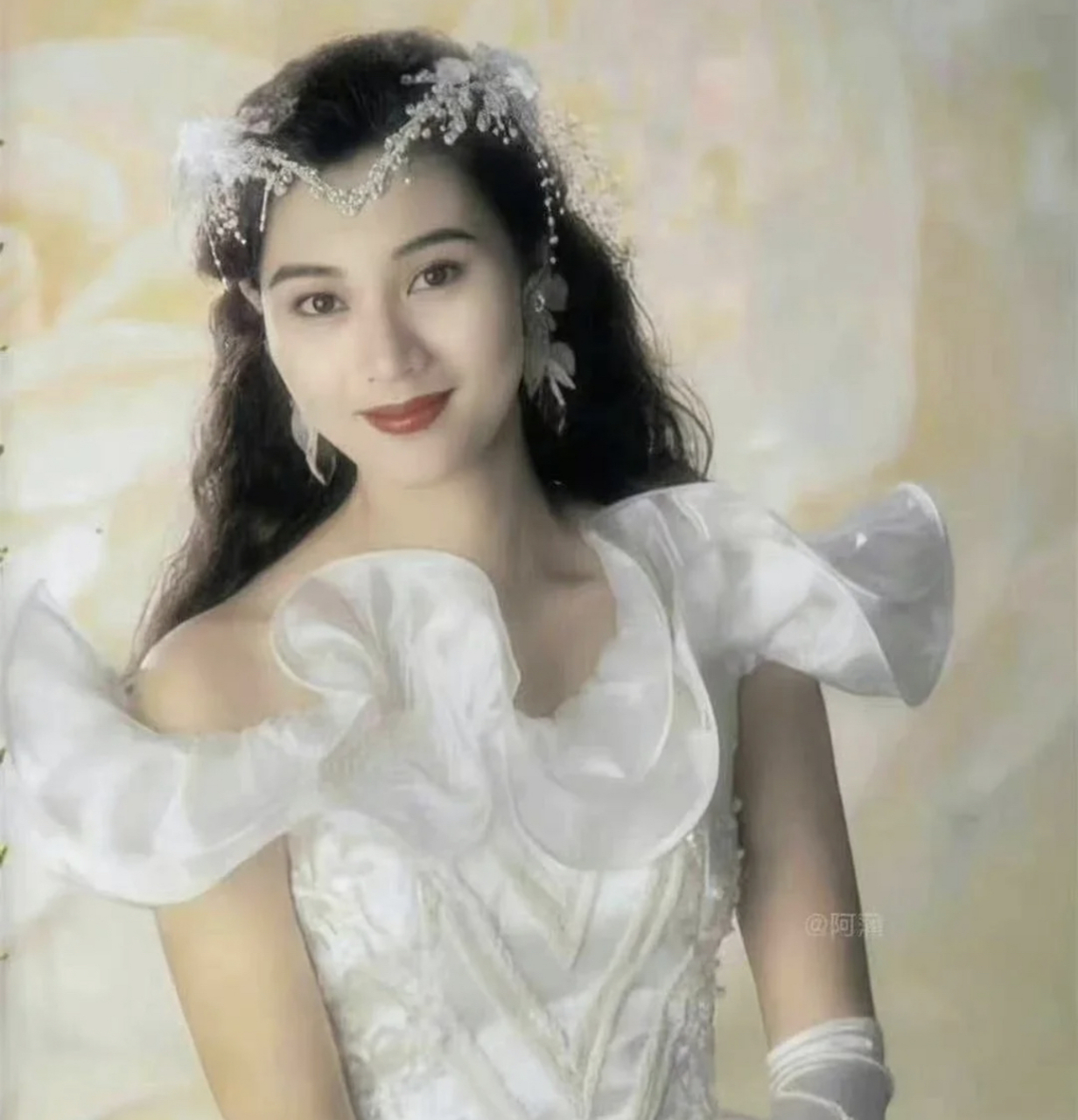 90年代香港女明星婚纱照,李嘉欣大气,钟楚红妩媚,张柏芝清纯,利智勾魂