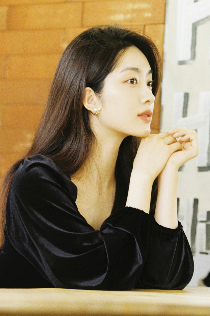 极品美女演员吴曼思[鲜花]