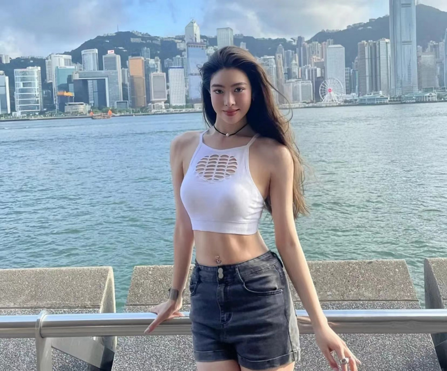 港姐界的一颗冉冉升起的新星,贺怡雯,近日却突然宣布退出今年的港姐