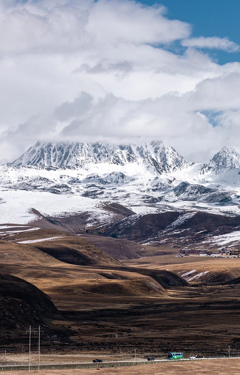 川西雪山快照|雅拉雪山 海拔5820米 "雅拉"在藏语里的意思是"舍得"
