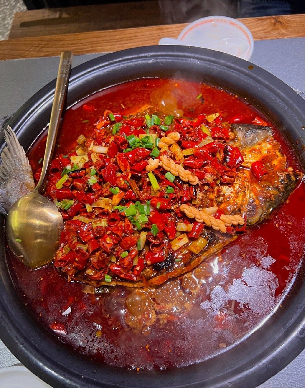 路过探鱼陡地就很有食欲. 太辣了,一边吃一边狂喝冰饮.