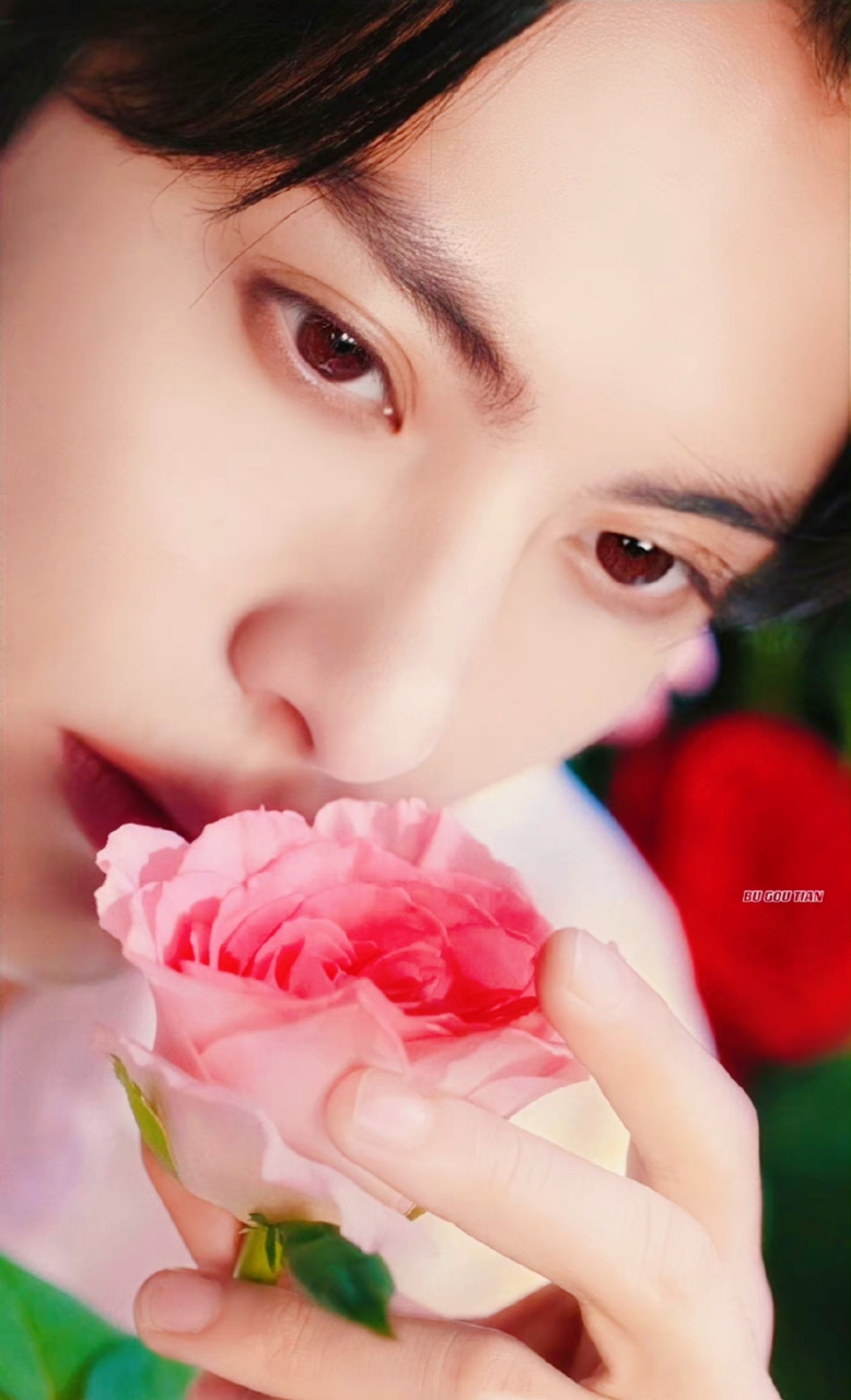 王鹤棣法国娇兰香水代言人,隔着屏幕都闻到香味了 #王鹤棣代言法国