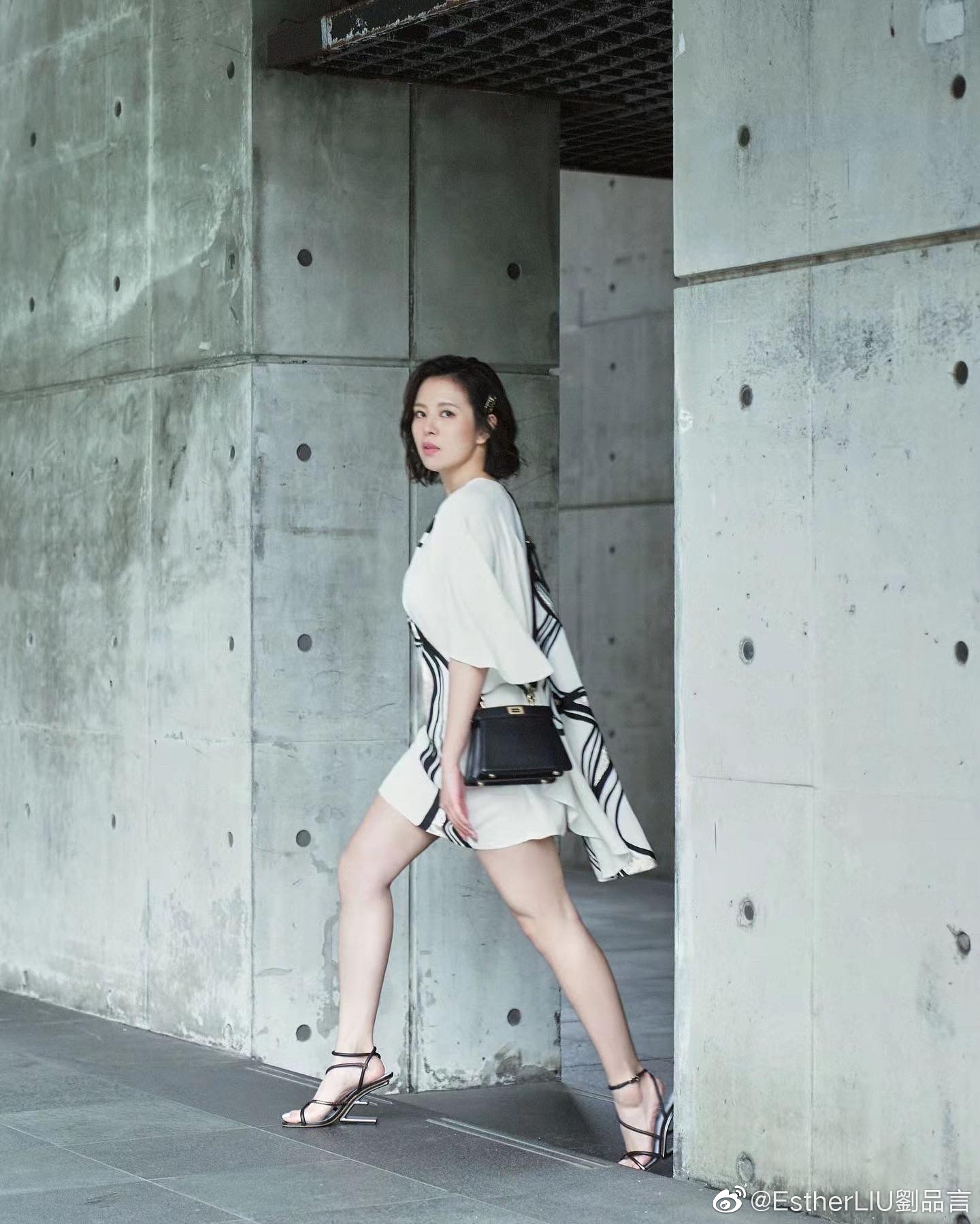 刘品言短裙写真大片