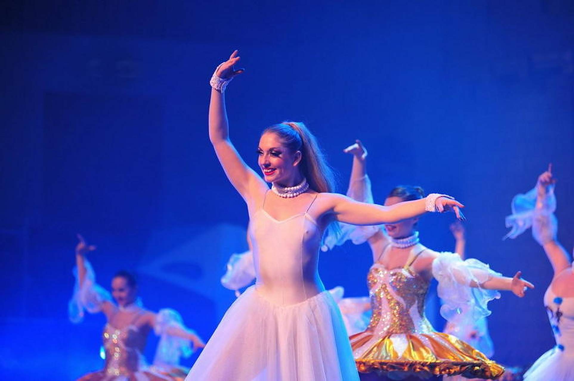 法国巴黎红磨坊女郎(二)