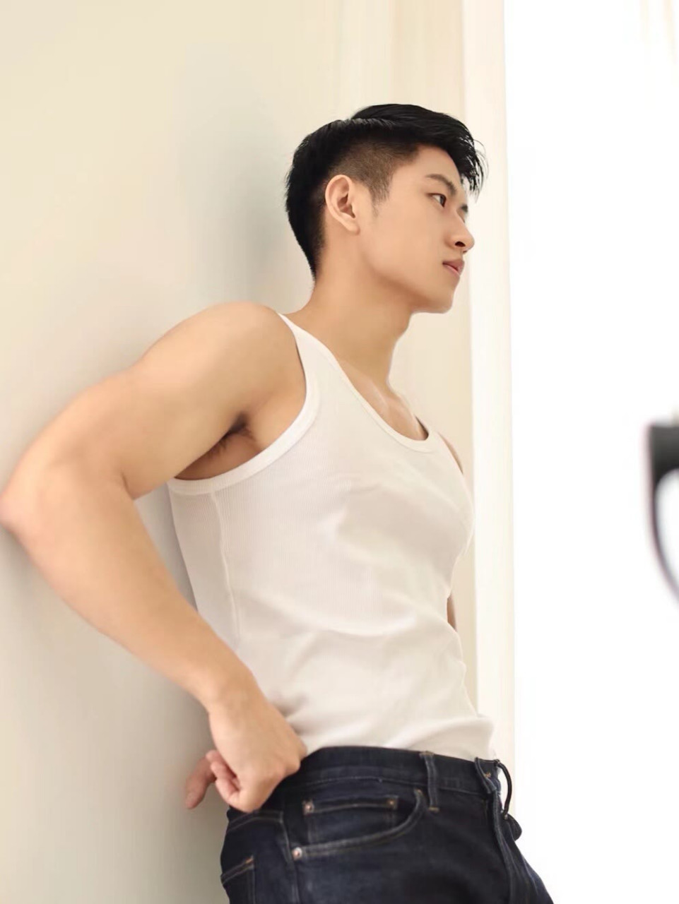 给个橙子给你  肌肉少年