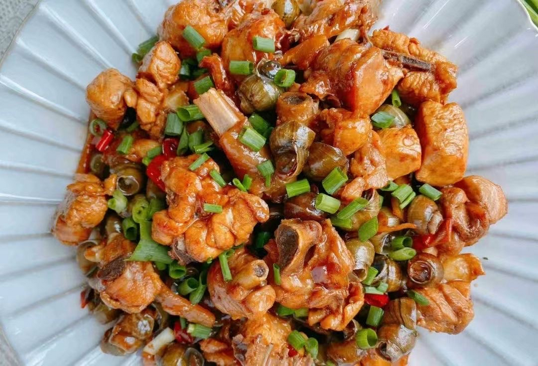 小城螺蛳鸡 原料:螺蛳肉500克土鸡肉500克花椒30克干辣椒节50克姜片20