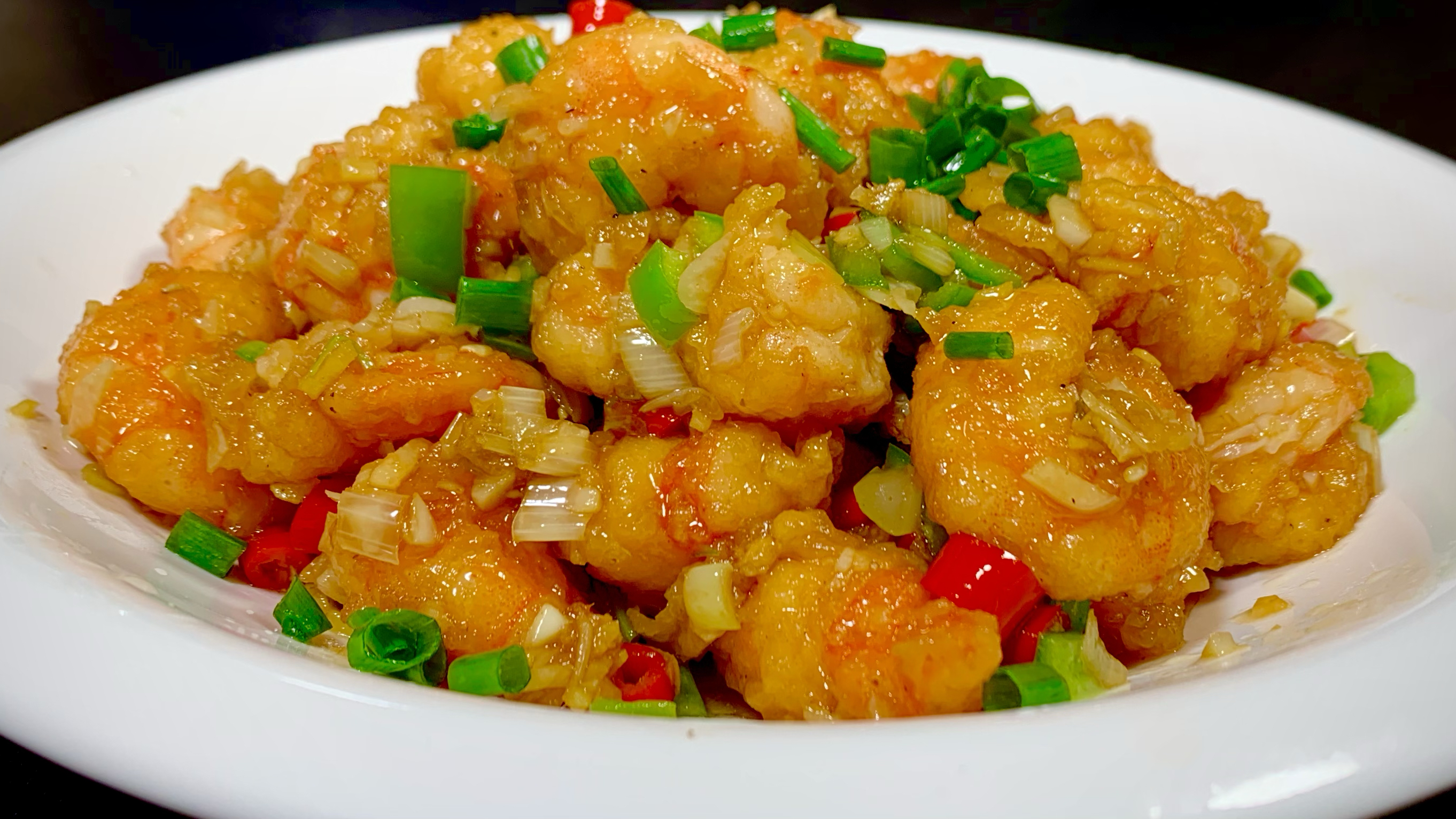 总厨教你分享爆炒大虾正确做法，香酥入味又美味，好吃到舔手指