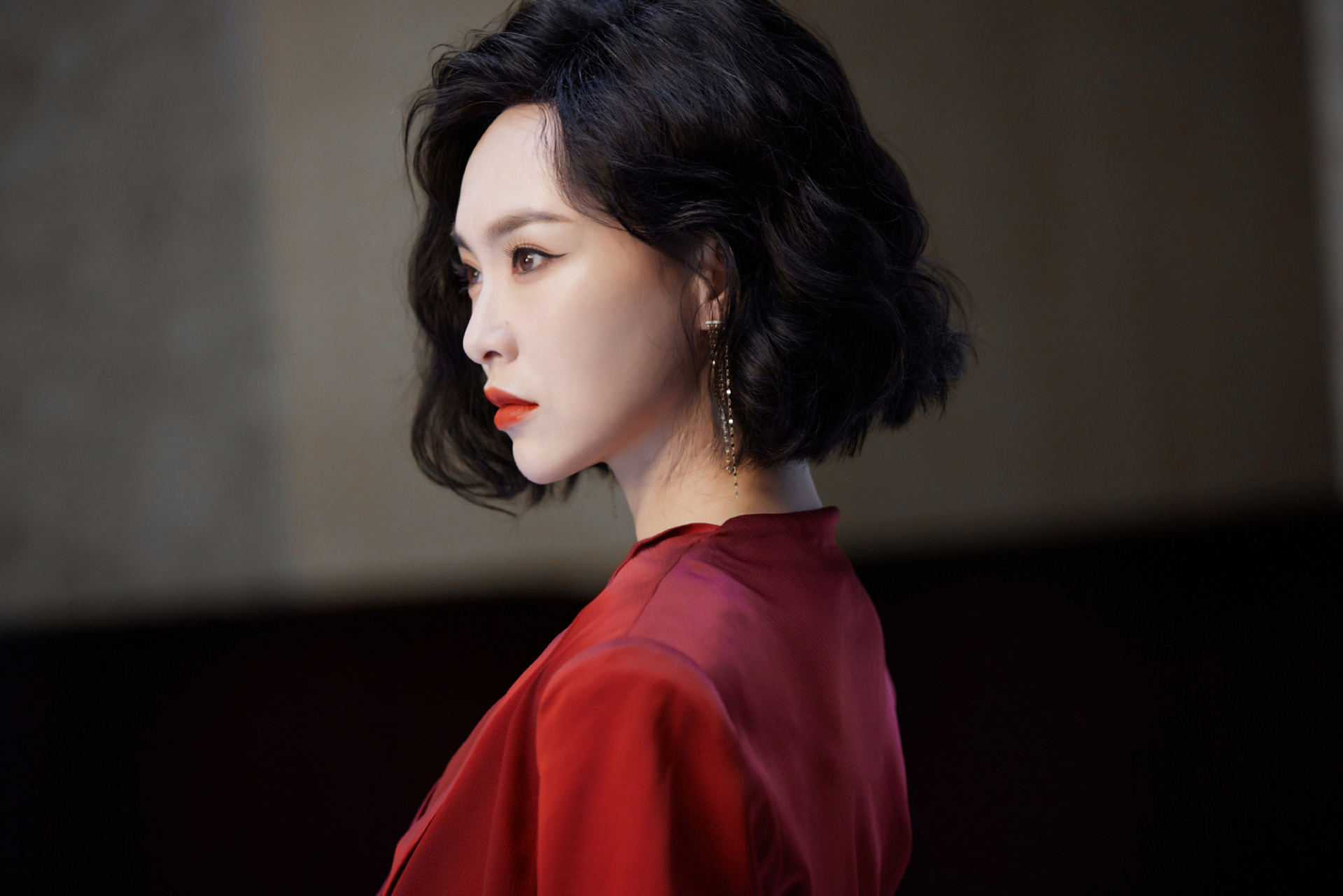 百度秋冬打卡挑战赛#  #我要上热门#  唐嫣王牌对王牌, 红衣港风萌怂