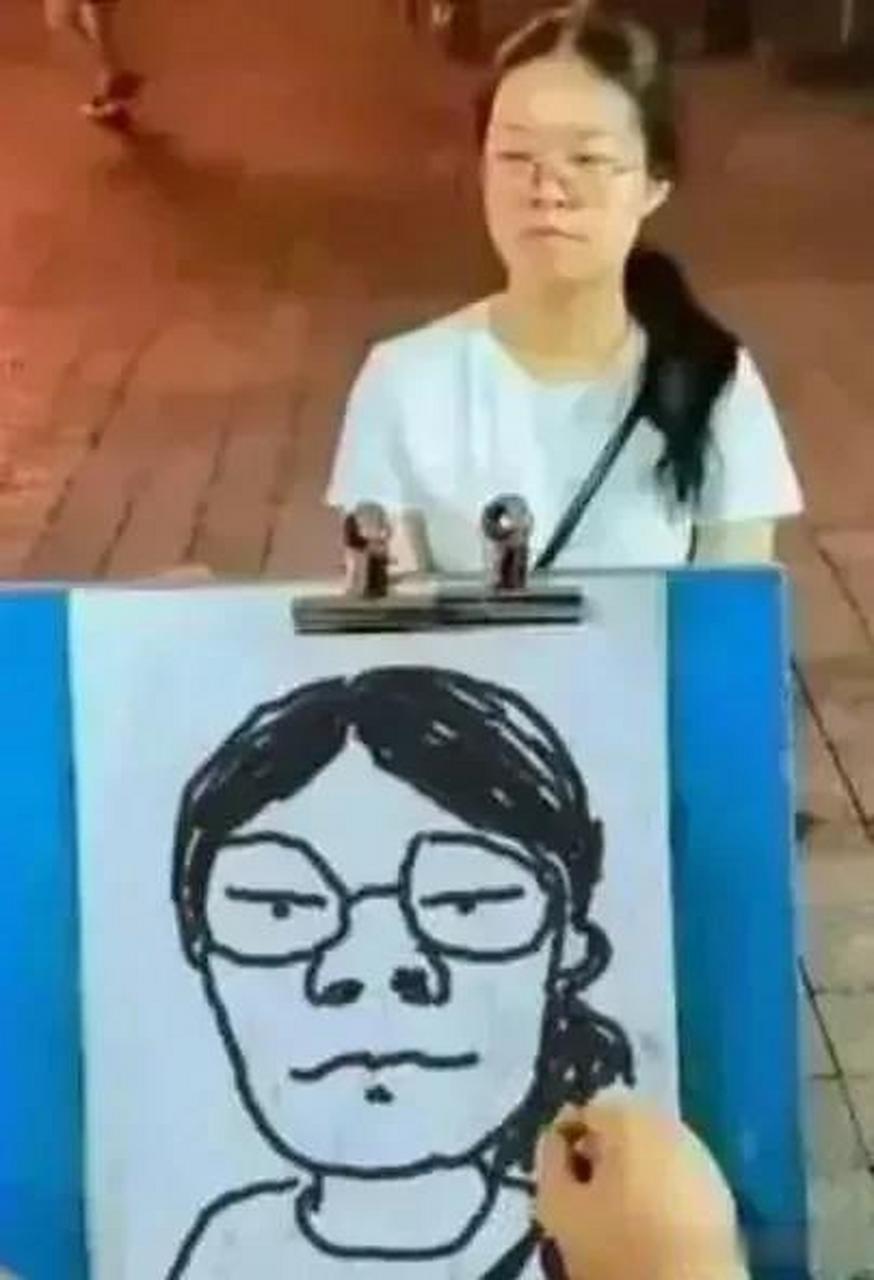 如果说看图找人的话,用第二张想到的人没错.