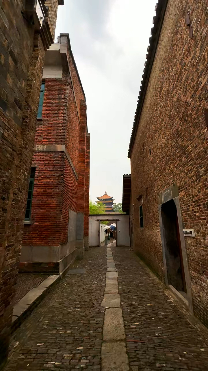 红砖黛瓦,你们猜猜这是哪