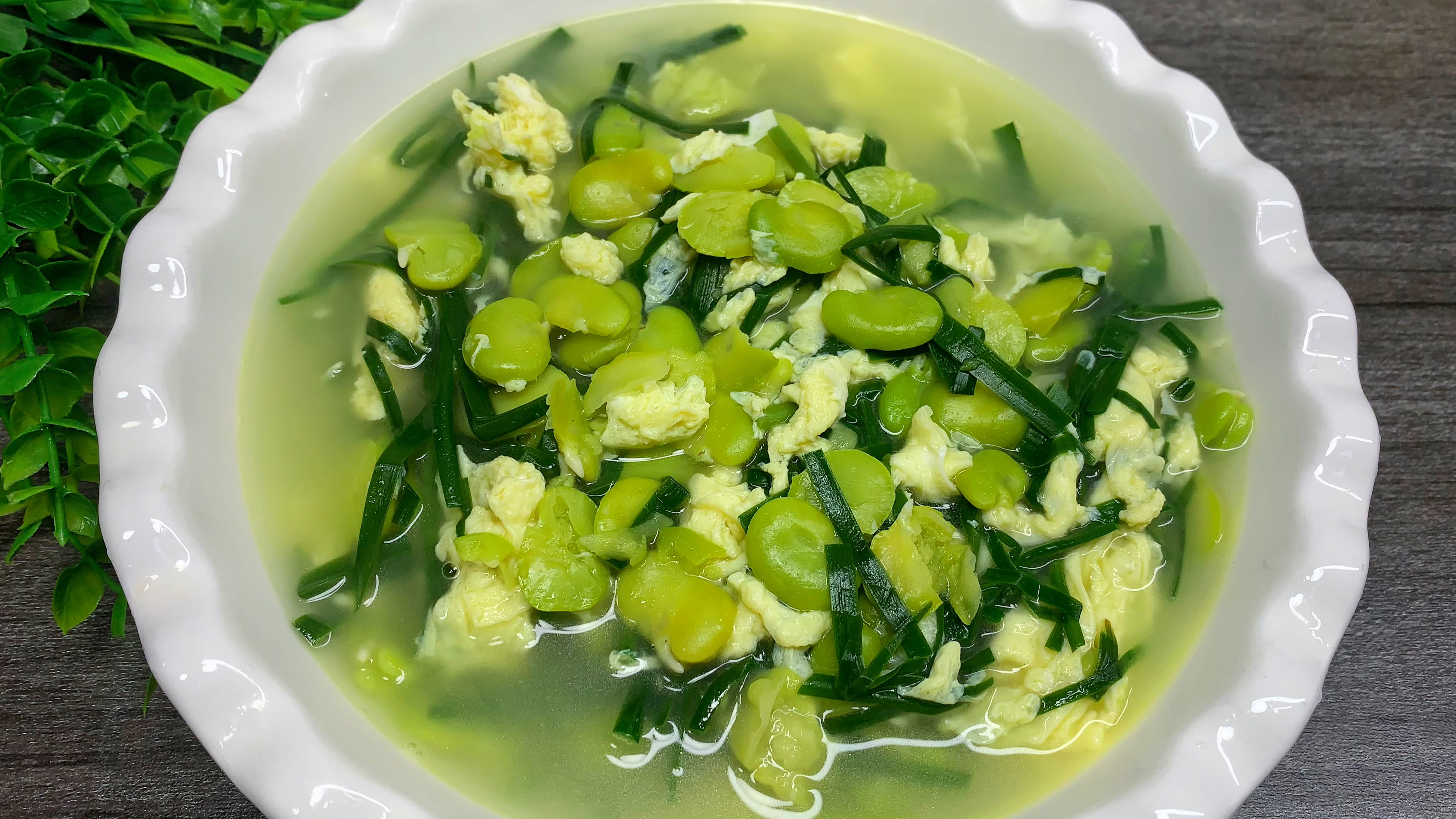 从小吃到大的家常菜,韭菜蚕豆鸡蛋汤,汤鲜味美,营养丰富又好喝