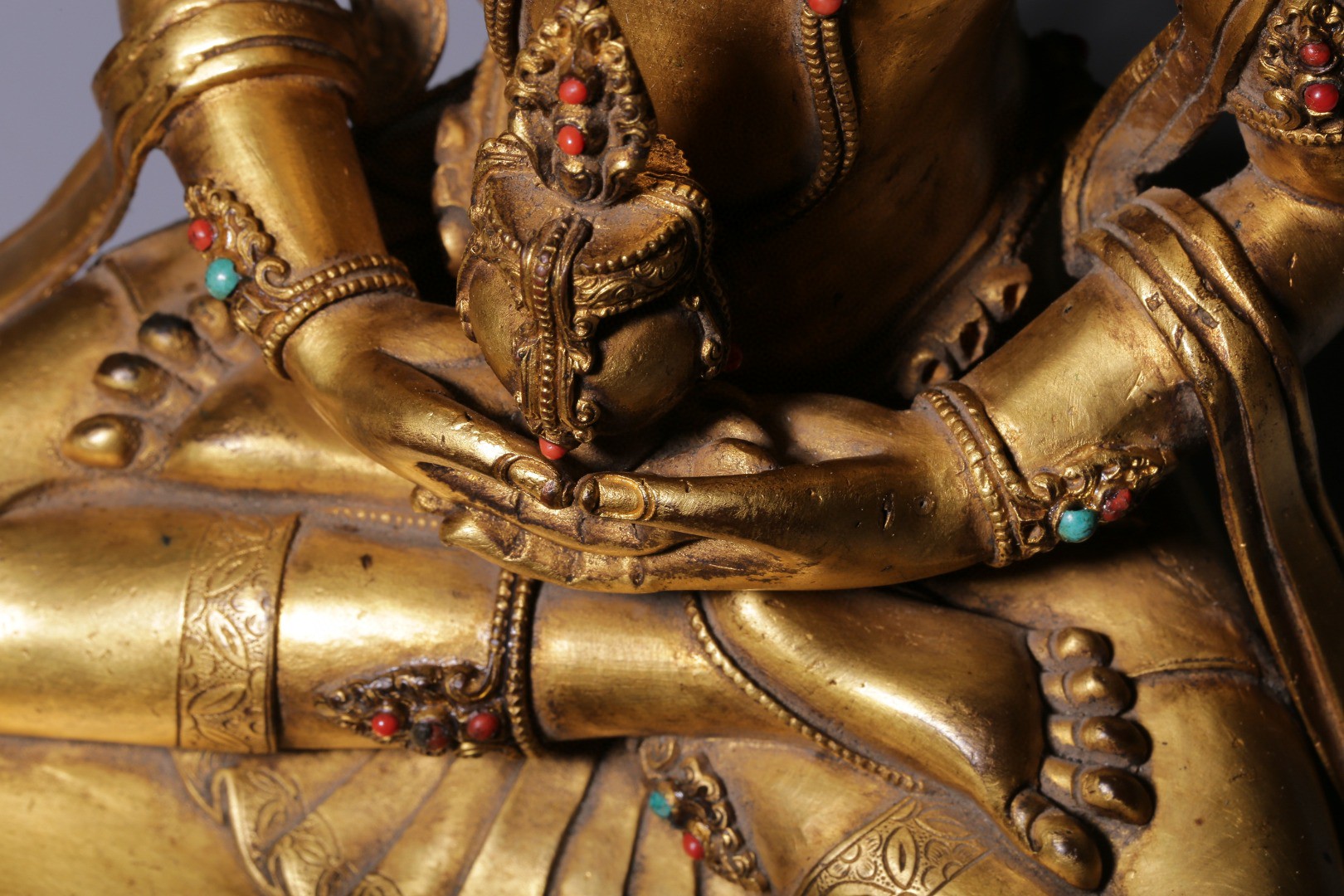 清代,铜鎏金嵌宝无量寿佛坐像