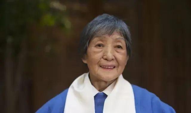 针灸医师万方琴,从事针灸临床 50 多年,被患者尊称为"万一针"