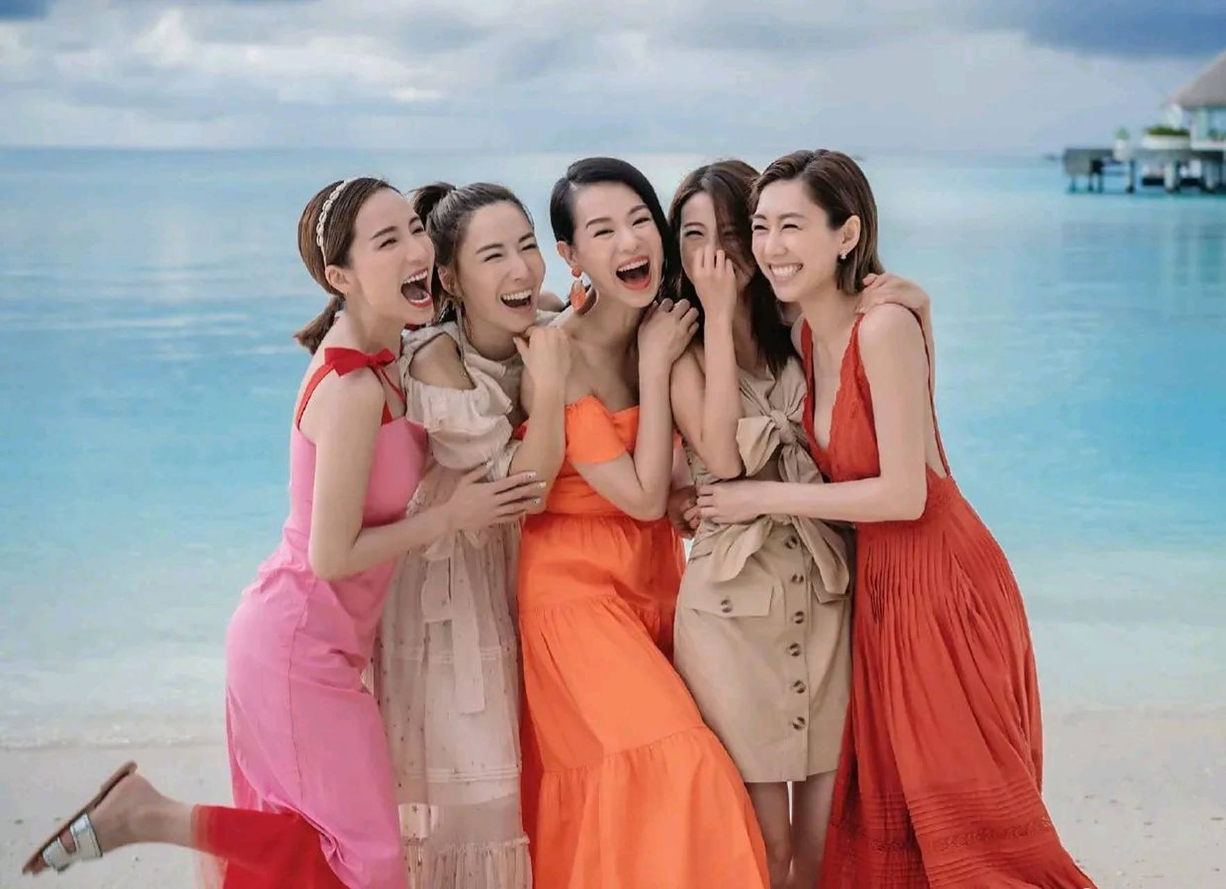 胡杏儿,胡定欣,胡蓓蔚,李施嬅,姚子羚同框合照#娱乐大赏# #一眼沦陷