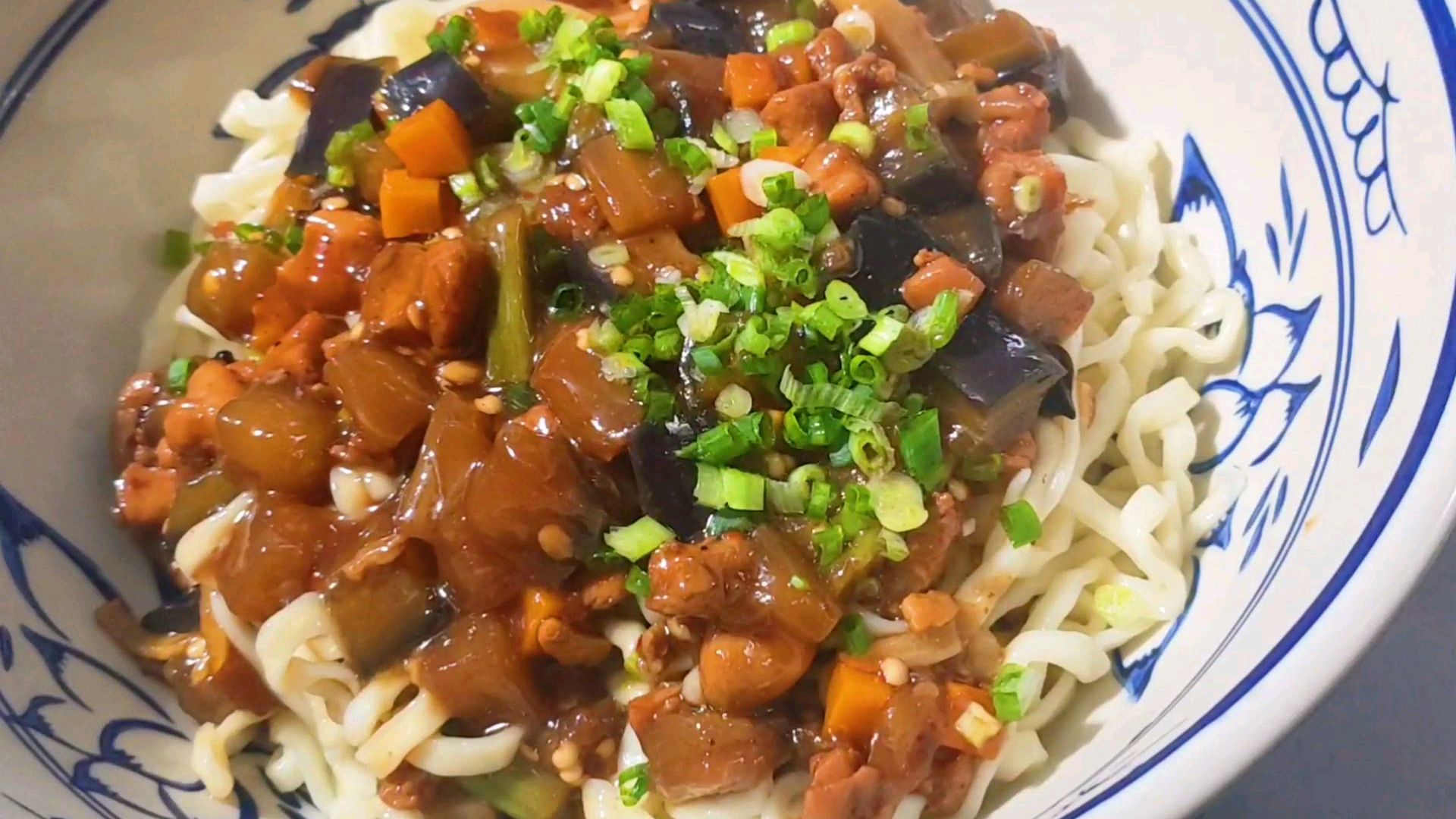 学会这个卤你要多吃两碗面!——茄子鸡丁打卤面