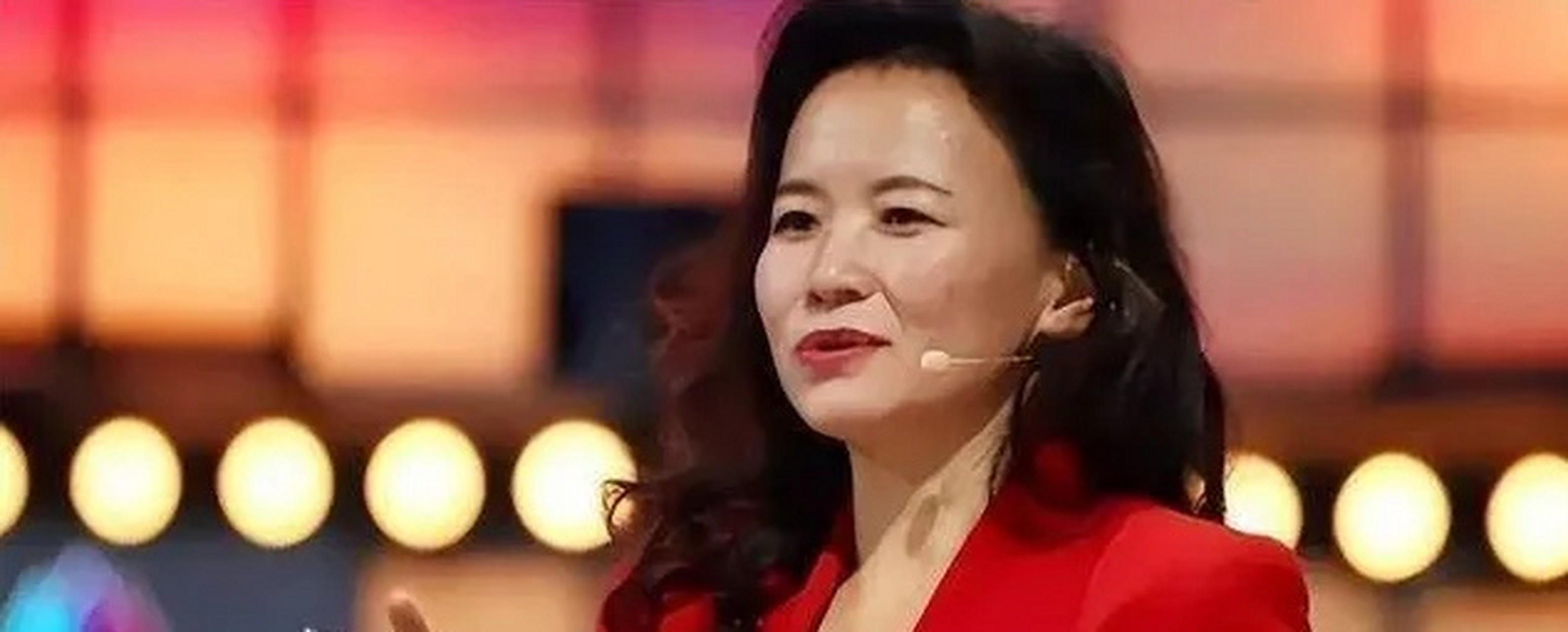 2020年,央视著名主持人成蕾,在一次访谈节目中有过一番言论,引起了