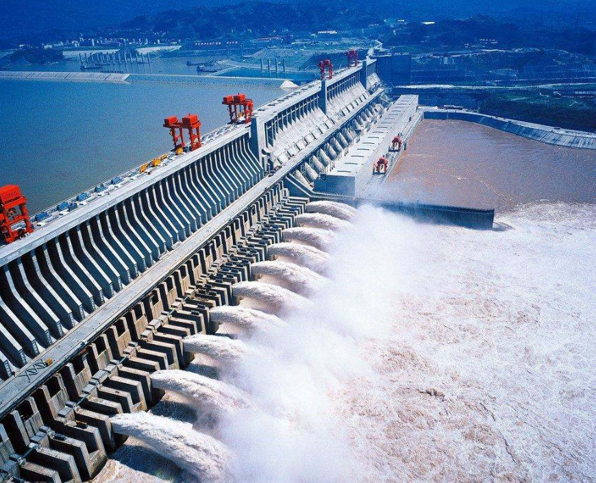 我国三峡大坝的混凝土,为什么要加冰和吹空调,看完意想不到